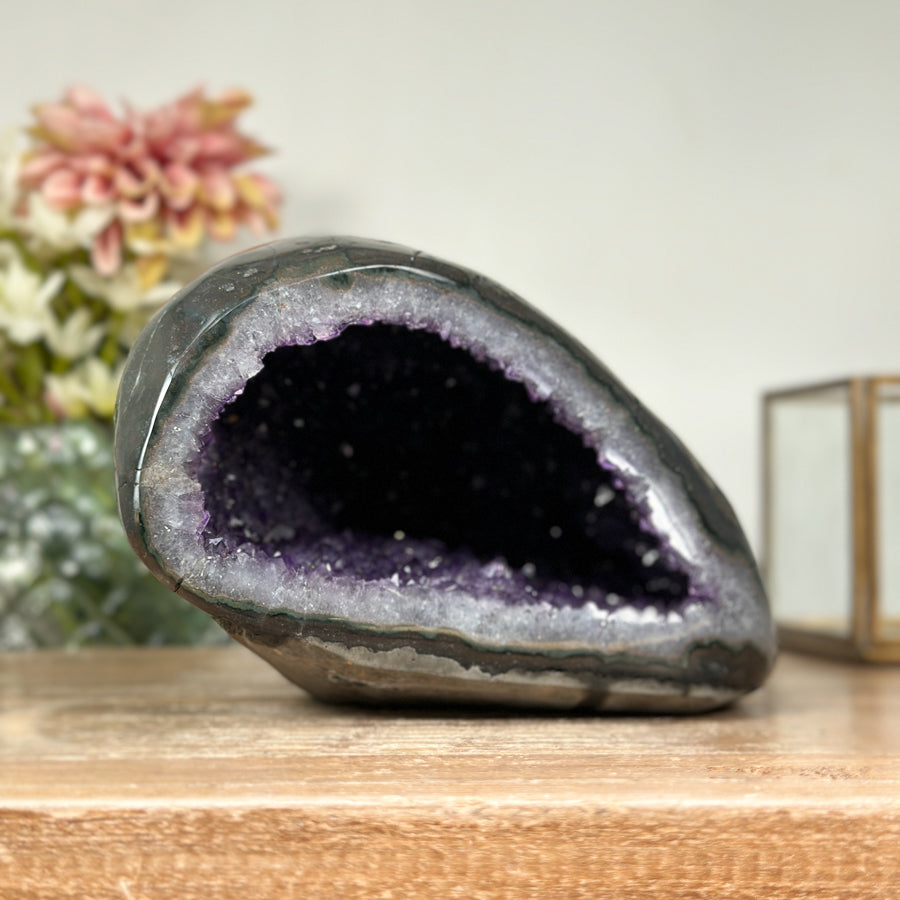 Amethyst-Achat-Geode mit ausgeprägter Druzy-Kristallkammer