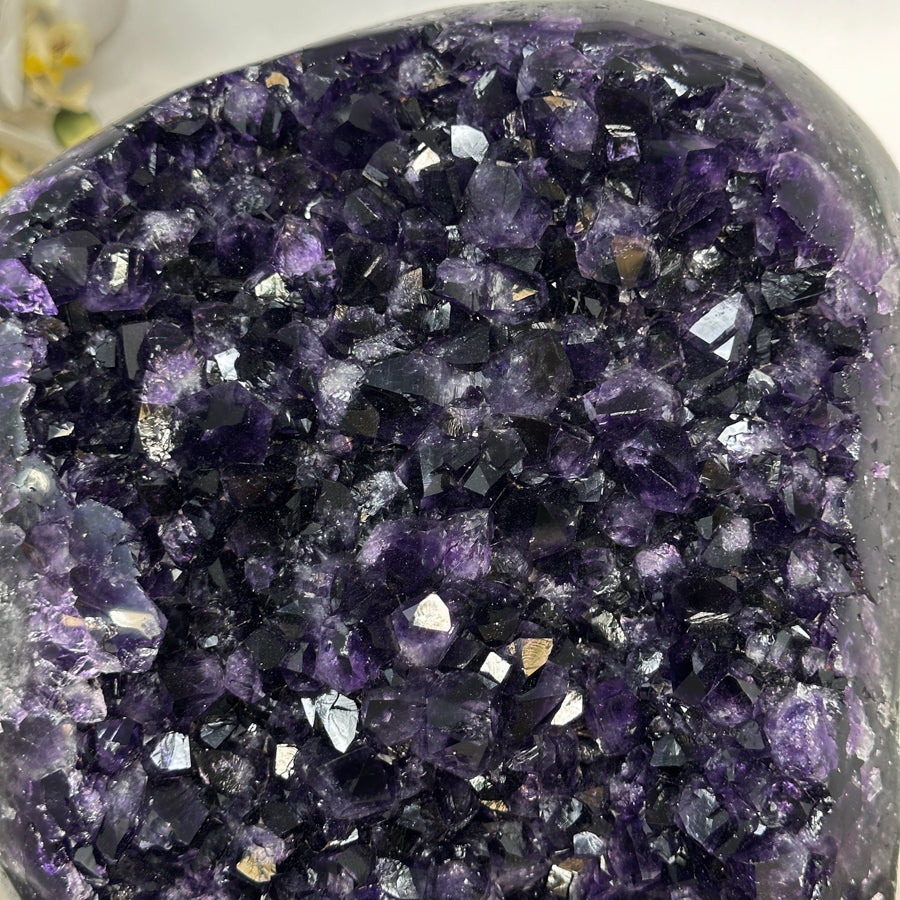 Amethyst-Kristall mit klar definierter, natürlicher Spitze, in exklusiver Premiumqualität
