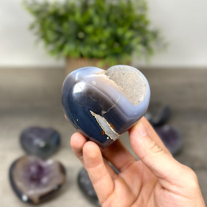 Mineralien-Herzset 9-teilig, mit harmonischer, polierter Mineraloberfläche