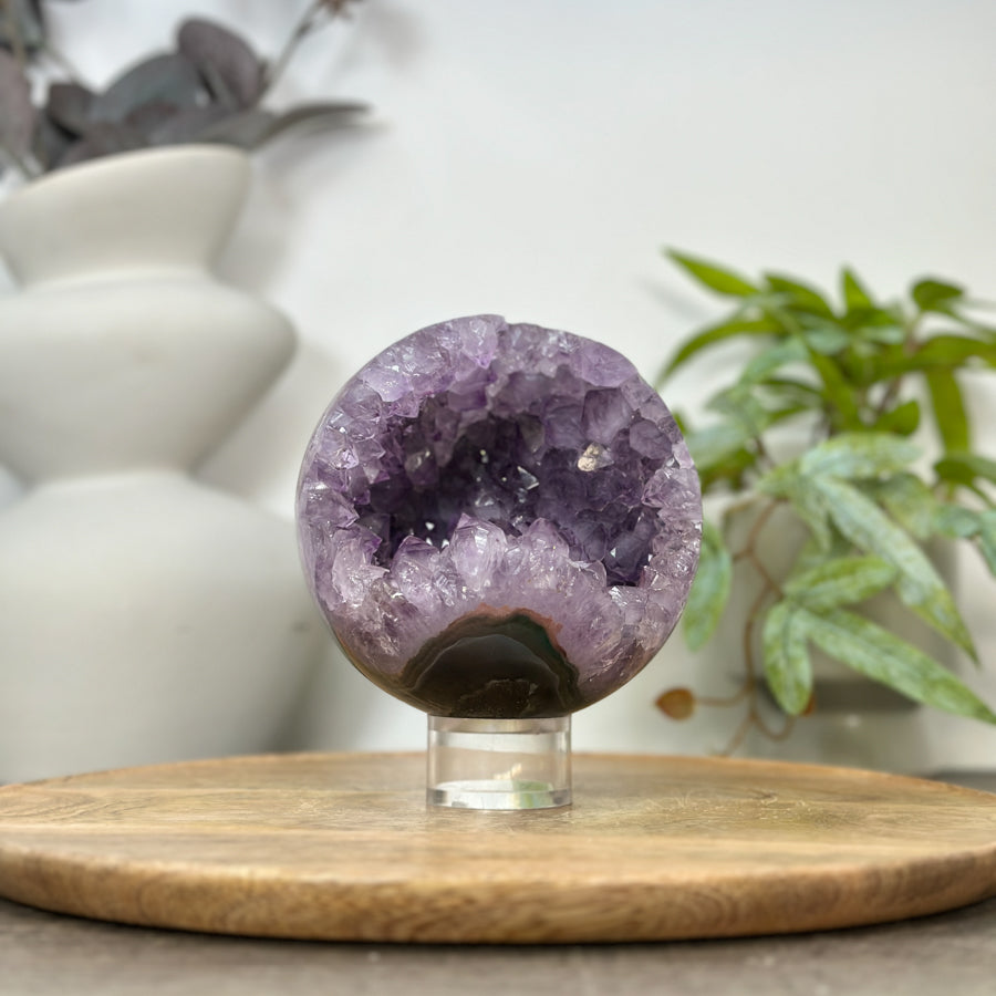 Amethyst-Achat-Steinkugel mit feinkristalliner Druzy-Struktur