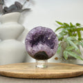 Amethyst-Achat-Steinkugel mit feinkristalliner Druzy-Struktur