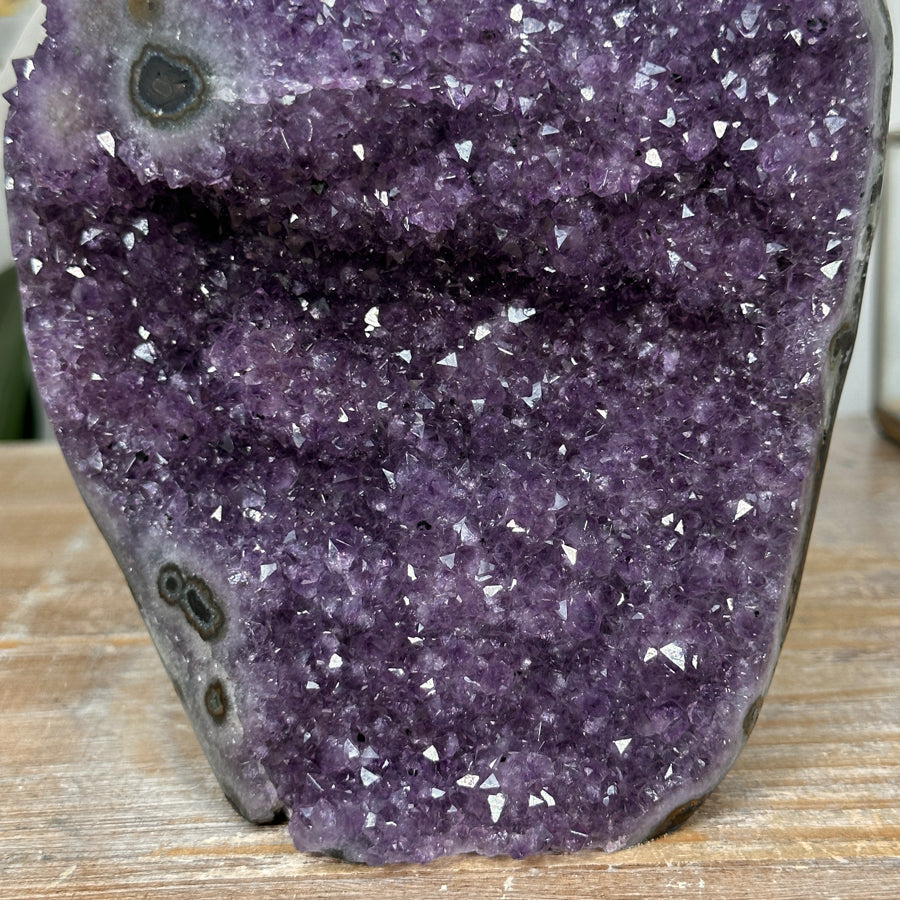 Amethyst-Cluster mit ausgeprägter, tropfsteinartiger Stalaktitenstruktur