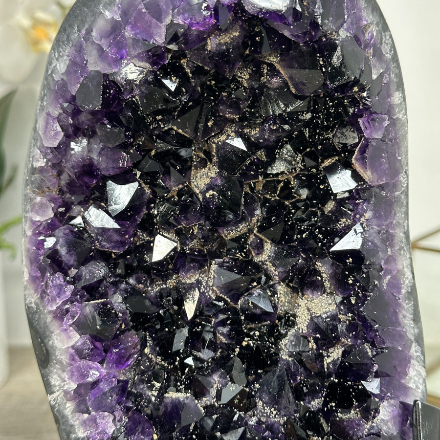 Amethyst-Cluster mit intensiv tiefvioletter Farbzone, in ausgewählter Spitzenqualität