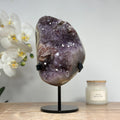 Amethyst-Cluster mit markanter Kalzitbildung
