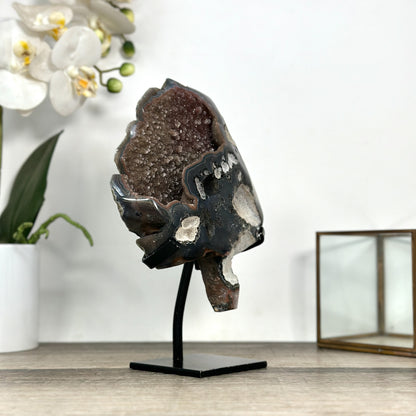 Achat-Geode mit braunen Nuancen und Druzy-Kristallen als Stein-Blatt