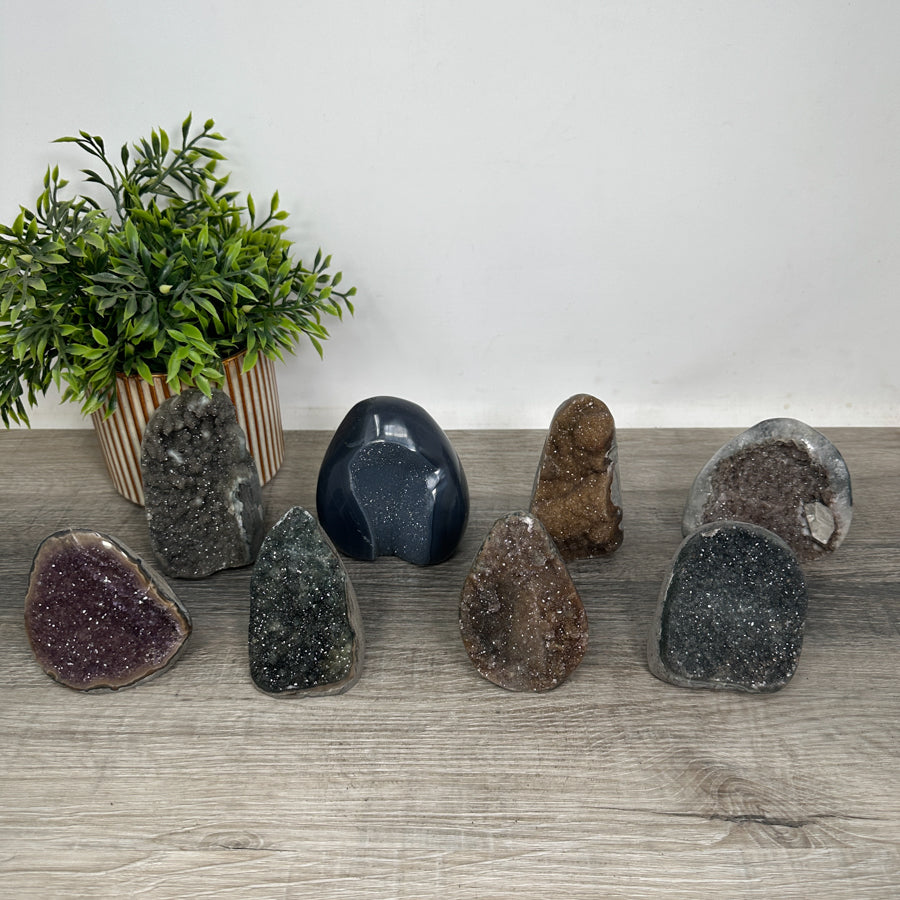 Mineralien-Kathedralen- und Drusen-Set 4-teilig, mit facettenreicher Kristallstruktur