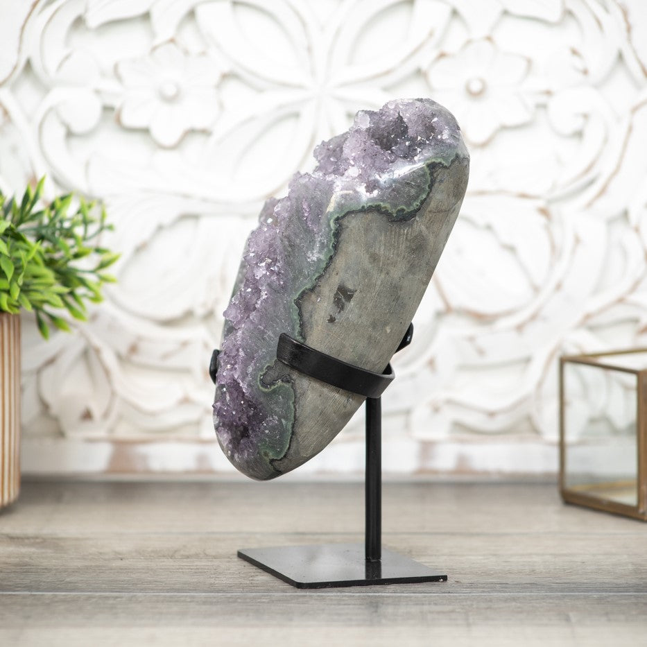 Amethyst-Geode mit fein ausgeprägter Mikro-Stalaktitenbildung