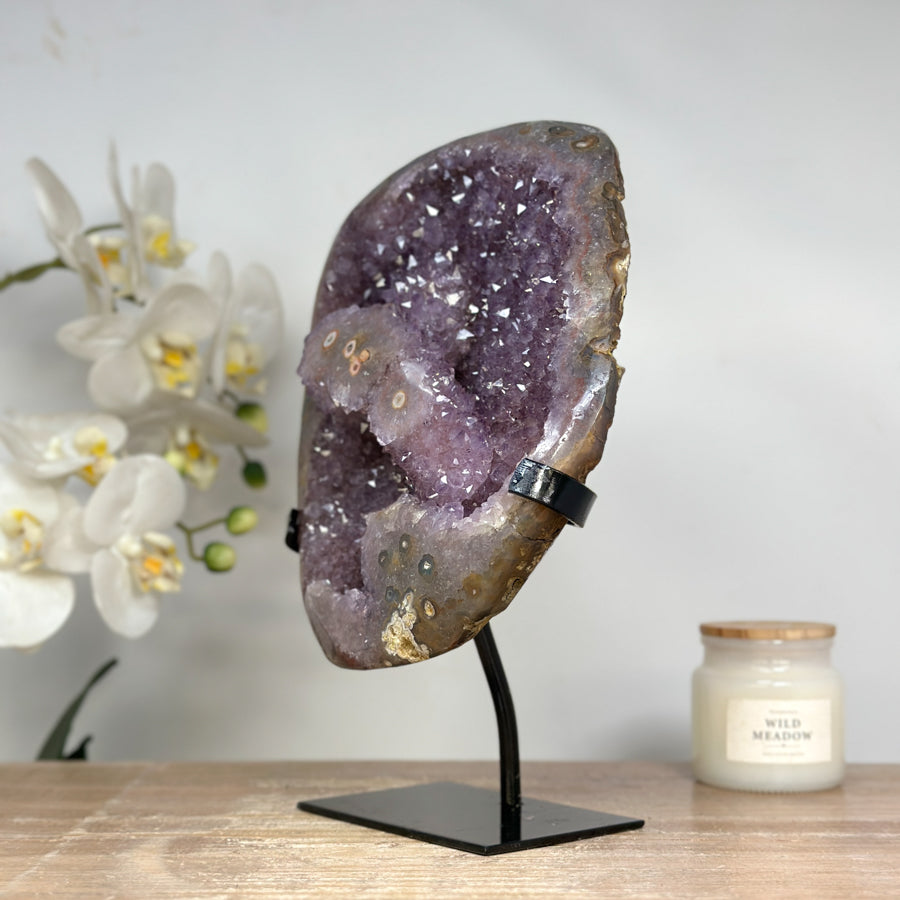 Amethyst-Geode groß mit ausgeprägten Stalaktitenaugen
