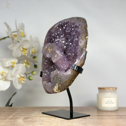 Amethyst-Geode groß mit ausgeprägten Stalaktitenaugen