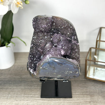 Amethyst-Achat-Exemplar mit integrierten Hämatit-Formationen
