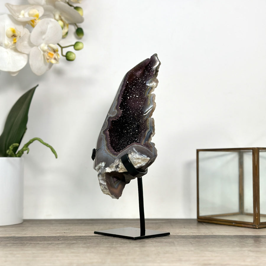 Amethyst-Blatt mit filigranen Linien und Achat-Maserung