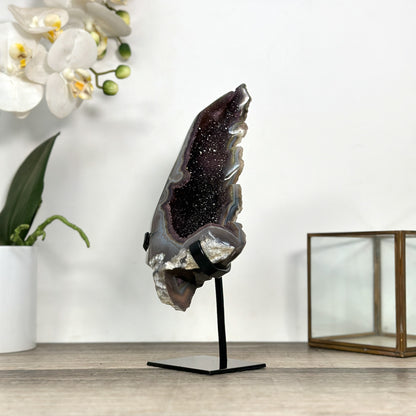 Amethyst-Blatt mit filigranen Linien und Achat-Maserung
