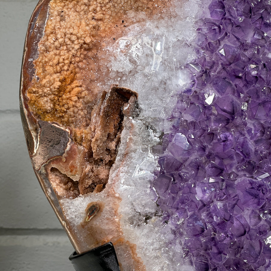 Amethyst-Druzy orange mit irisierender Kristallstruktur, in ausgewählter Spitzenqualität