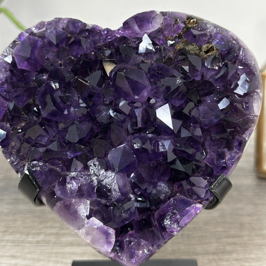 Amethyst-Kristallherz mit klar strukturierter Kristallbildung