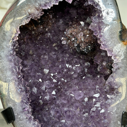 Amethyst-Geode groß mit Achat-Schale und ausgewogener Kristallstruktur