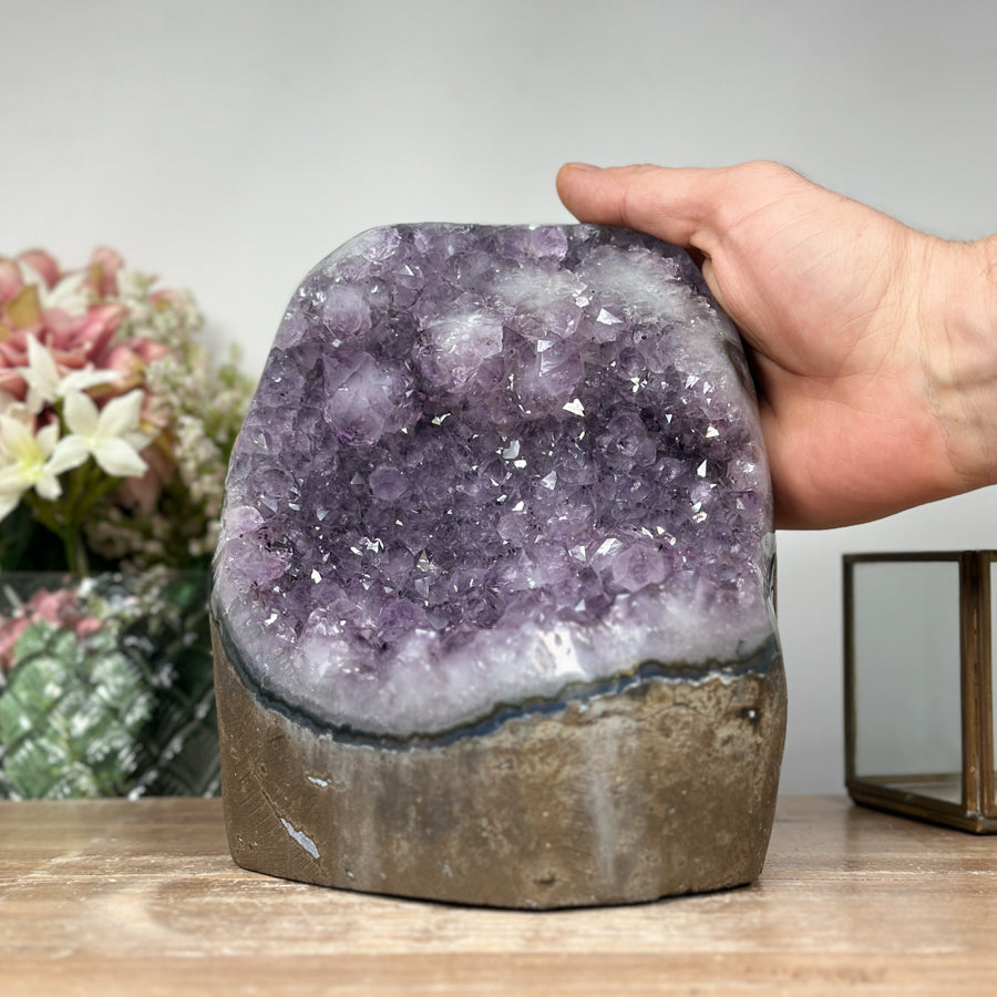 Amethyst-Kathedrale groß mit dicht gewachsener Kristallarchitektur