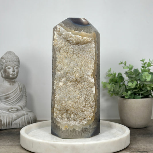 Achat-Jaspis-Obelisk XXL mit vielschichtiger Natursteinmatrix, in exklusiver Premiumqualität