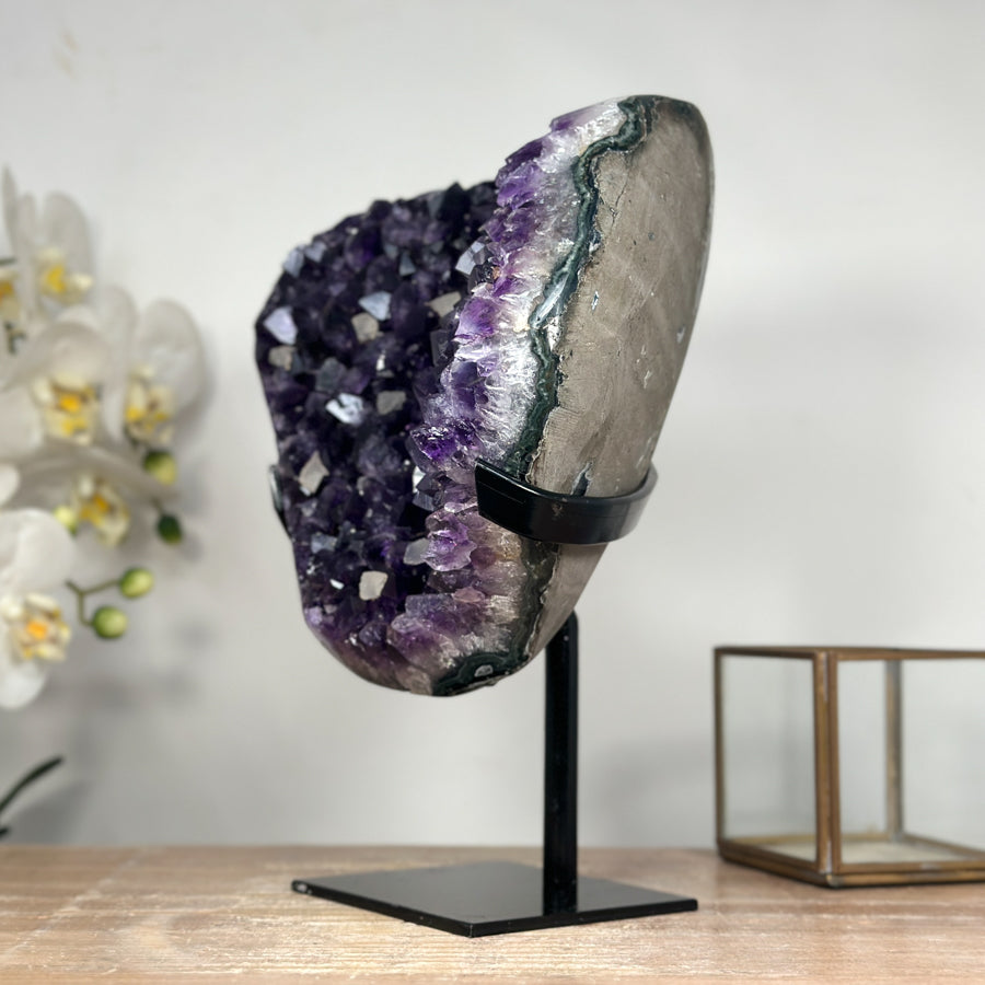 Amethyst-Geode mit plastisch gewachsener Kalzit-Formation