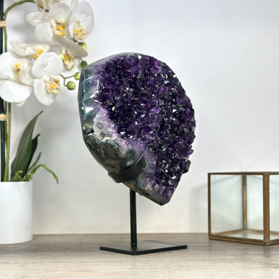 Amethyst-Kristall mit fein auslaufender Spitzenform
