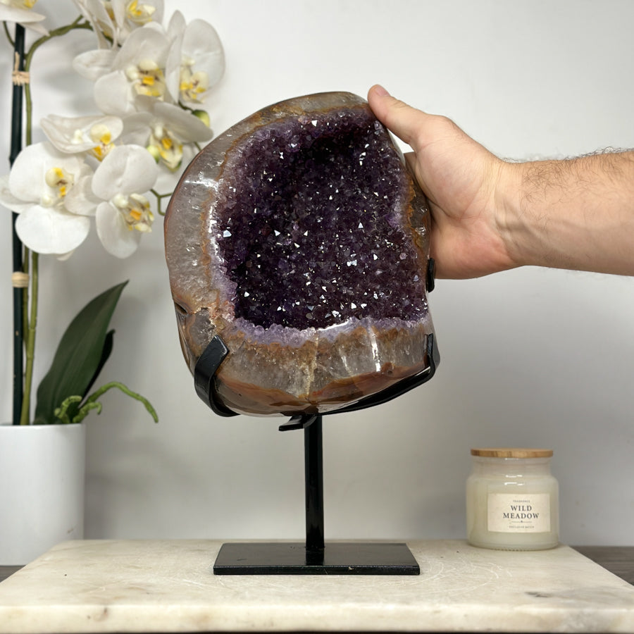 Amethyst-Geode mit klar definierter Kristallkammer