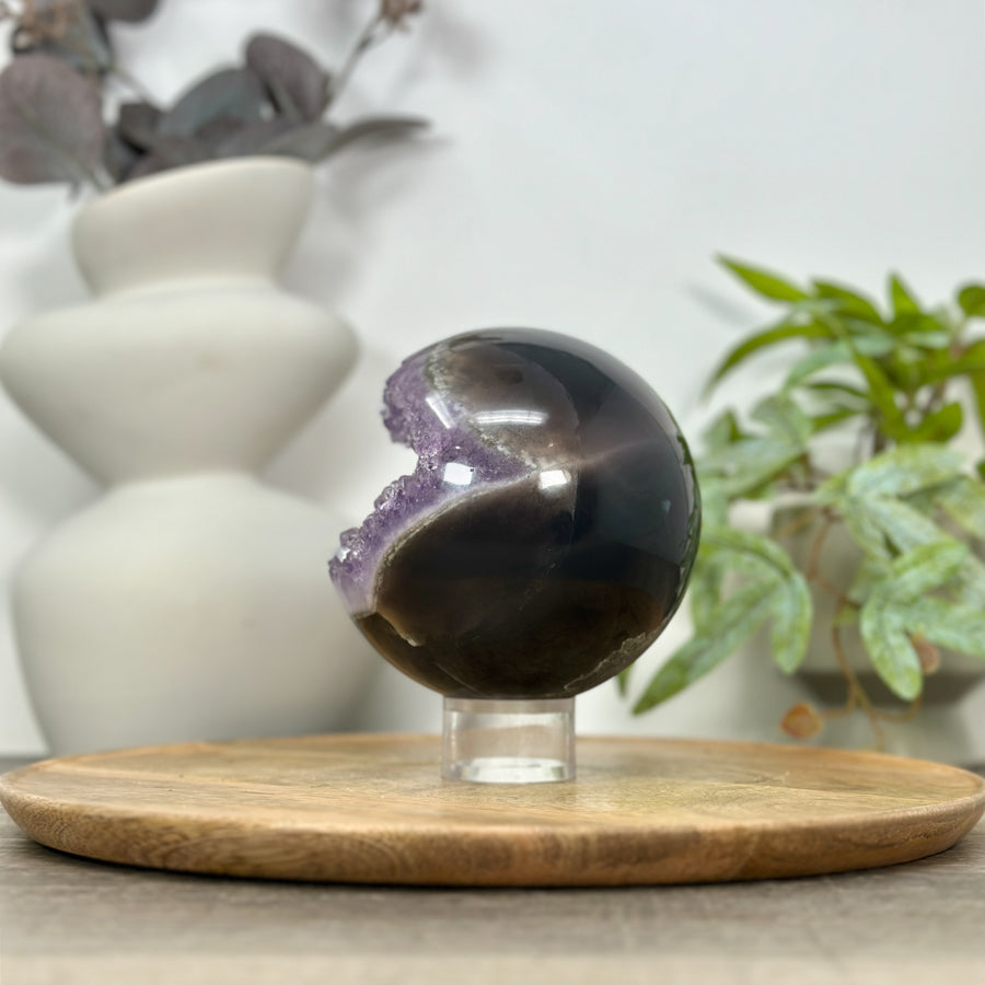 Amethyst-Achat-Steinkugel groß mit gleichmäßiger Kristallstruktur