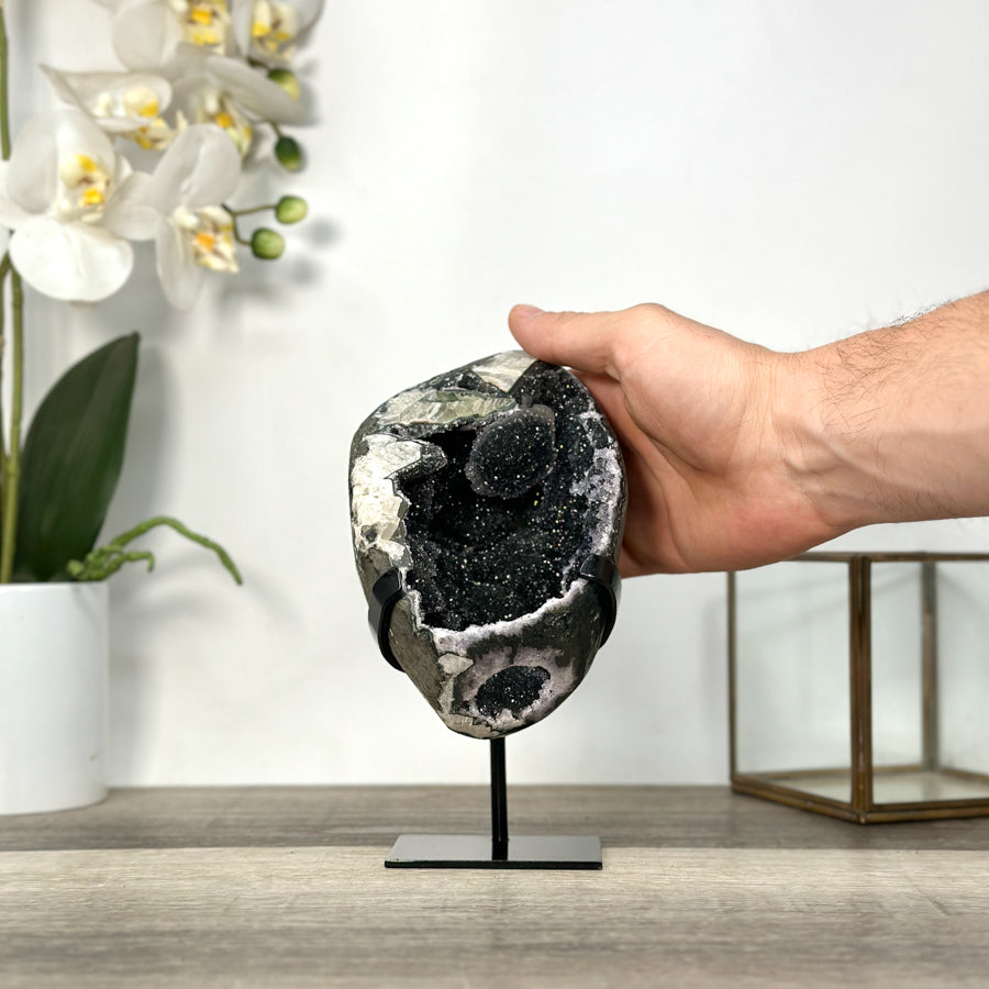 Schwarze Quarz-Druzy-Geode mit feinkristalliner Oberfläche