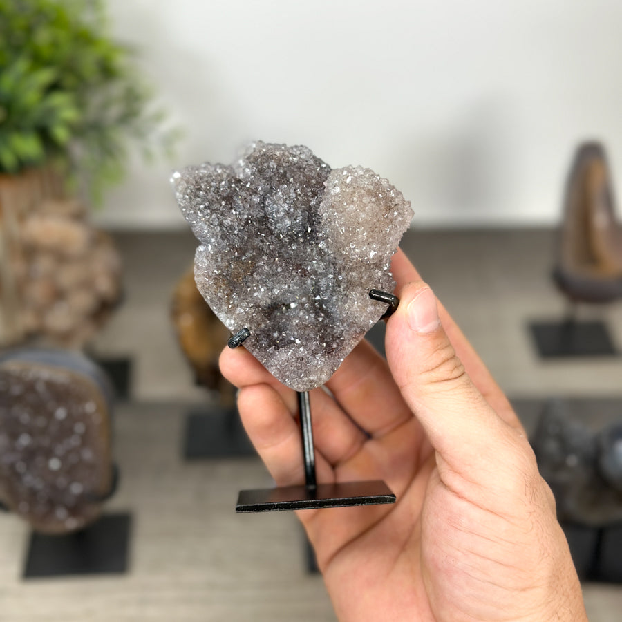 Kristallskulpturen-Set 9-teilig, mit strukturierter Kristallbildung und natürlicher Mineralarchitektur