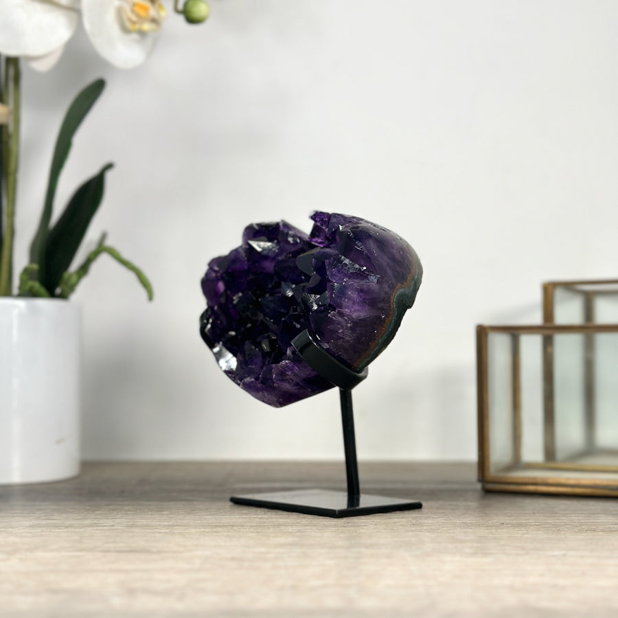 Amethyst-Herz mit harmonisch schimmernder, violetter Kristallzone