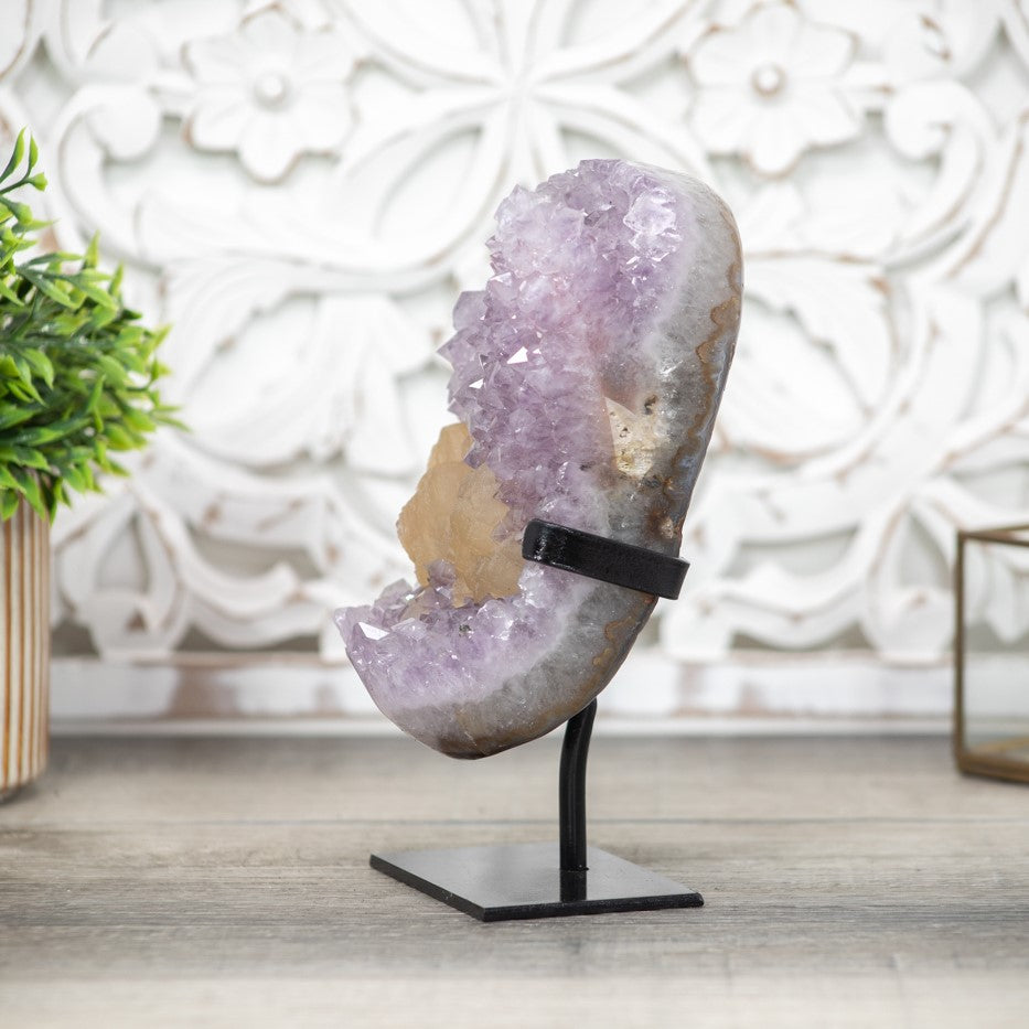 Spirit-Amethyst-Cluster XL mit dominanter Kalzit-Formation