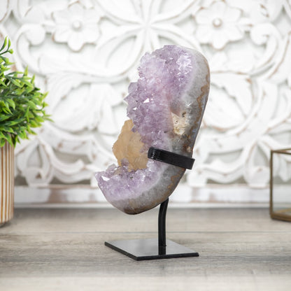 Spirit-Amethyst-Cluster XL mit dominanter Kalzit-Formation