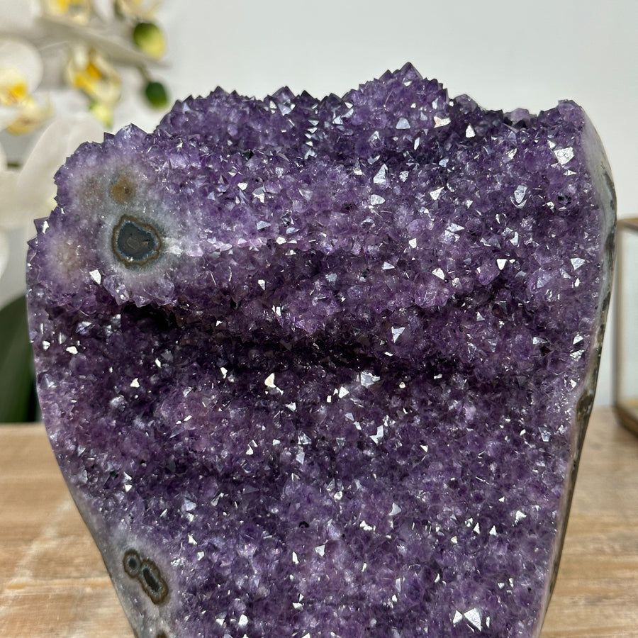 Amethyst-Cluster mit ausgeprägter, tropfsteinartiger Stalaktitenstruktur