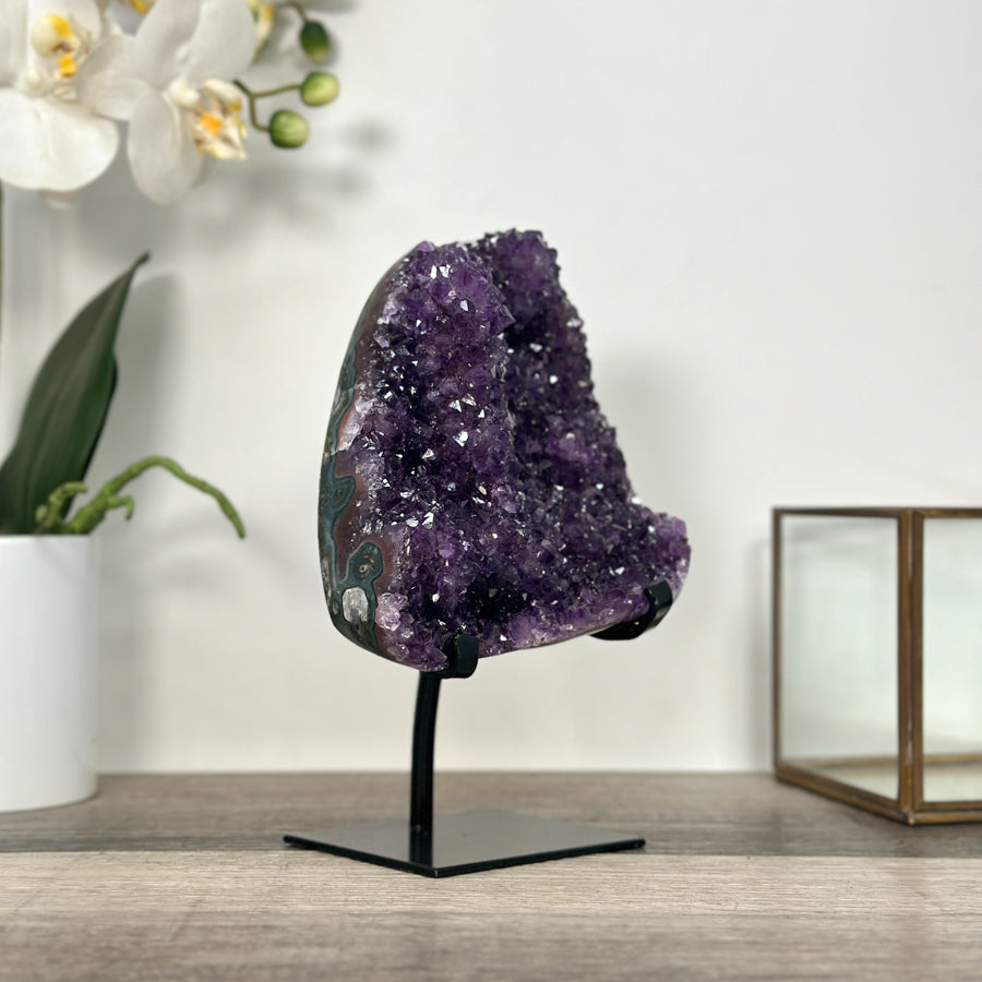 Amethyst-Kristallcluster mit kristallklarer, filigraner Struktur