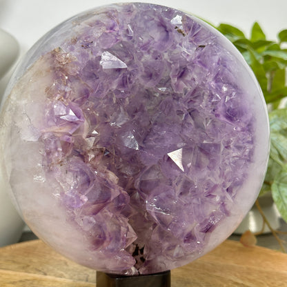 Amethyst-Achat-Steinkugel massiv mit dichter Kristallstruktur