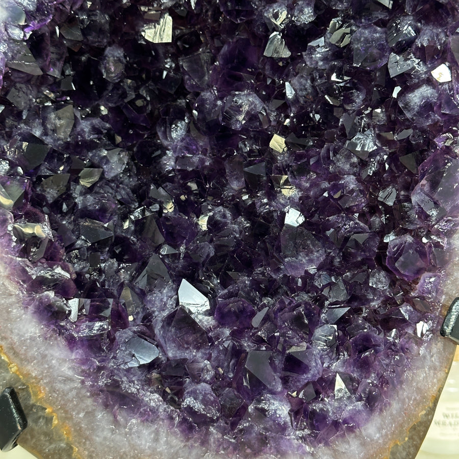 Amethyst-Exemplar XXL mit dunkler, kraftvoller Kristallstruktur