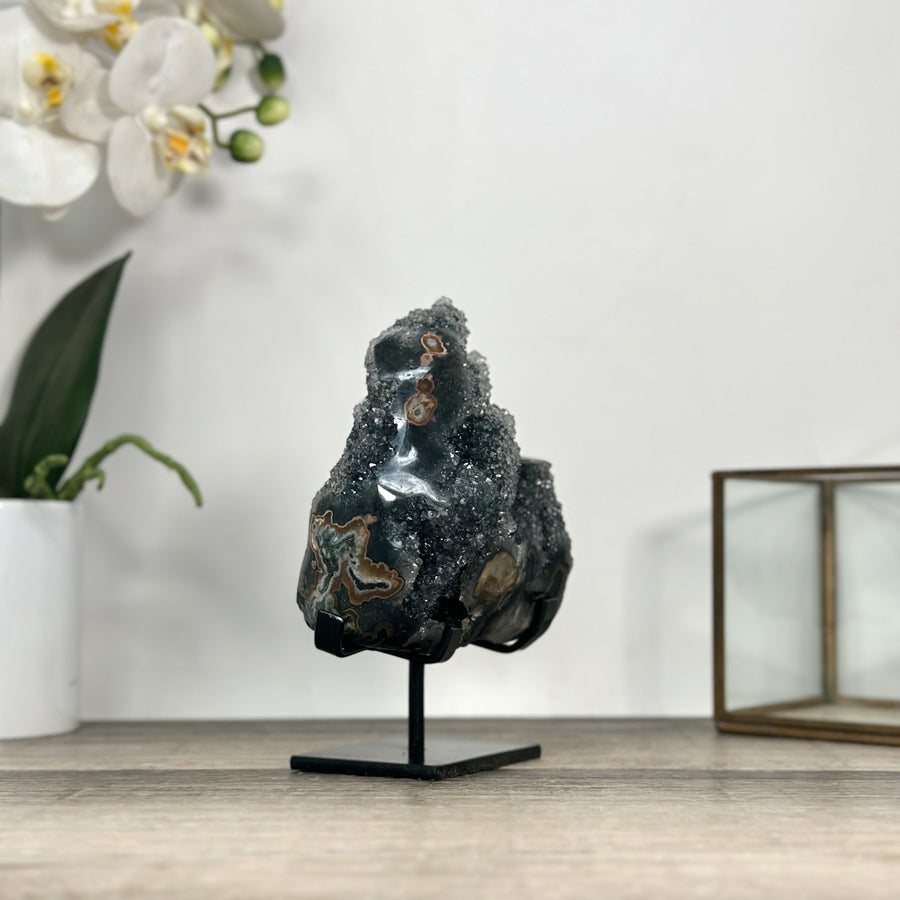 Natürliche Quarz-Skulptur mit stalaktitischer Bildung und strukturierter Oberfläche
