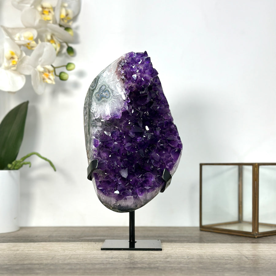 Amethyst-Cluster groß mit stark lichtreflektierenden Kristallspitzen