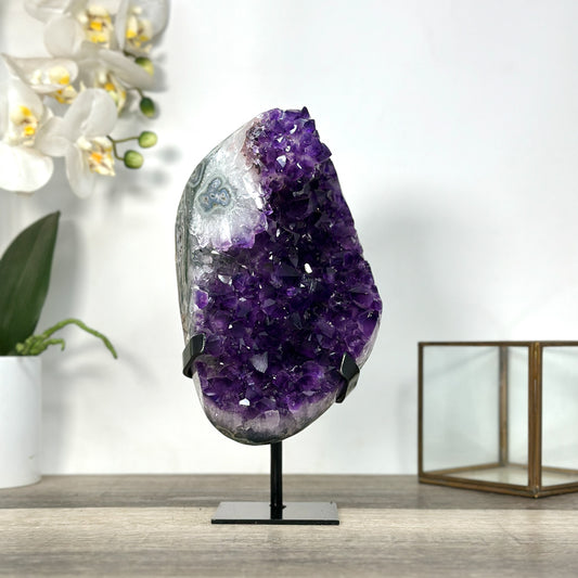 Amethyst-Cluster groß mit stark lichtreflektierenden Kristallspitzen