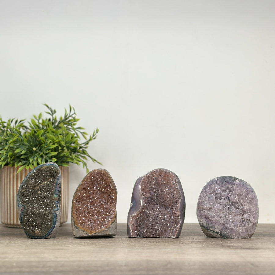 Mineralien-Kathedralen- und Drusen-Set 4-teilig, mit natürlicher Mineralvielfalt