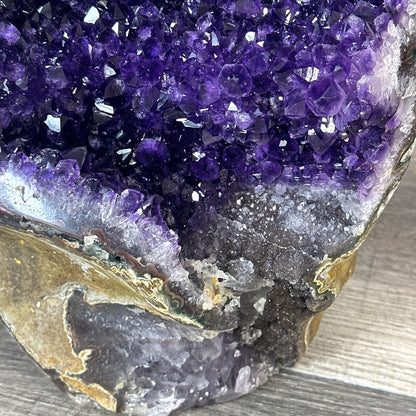 XXL Amethyst-Zwillings-Kathedrale XXL mit beeindruckender, monumentaler Kristallarchitektur