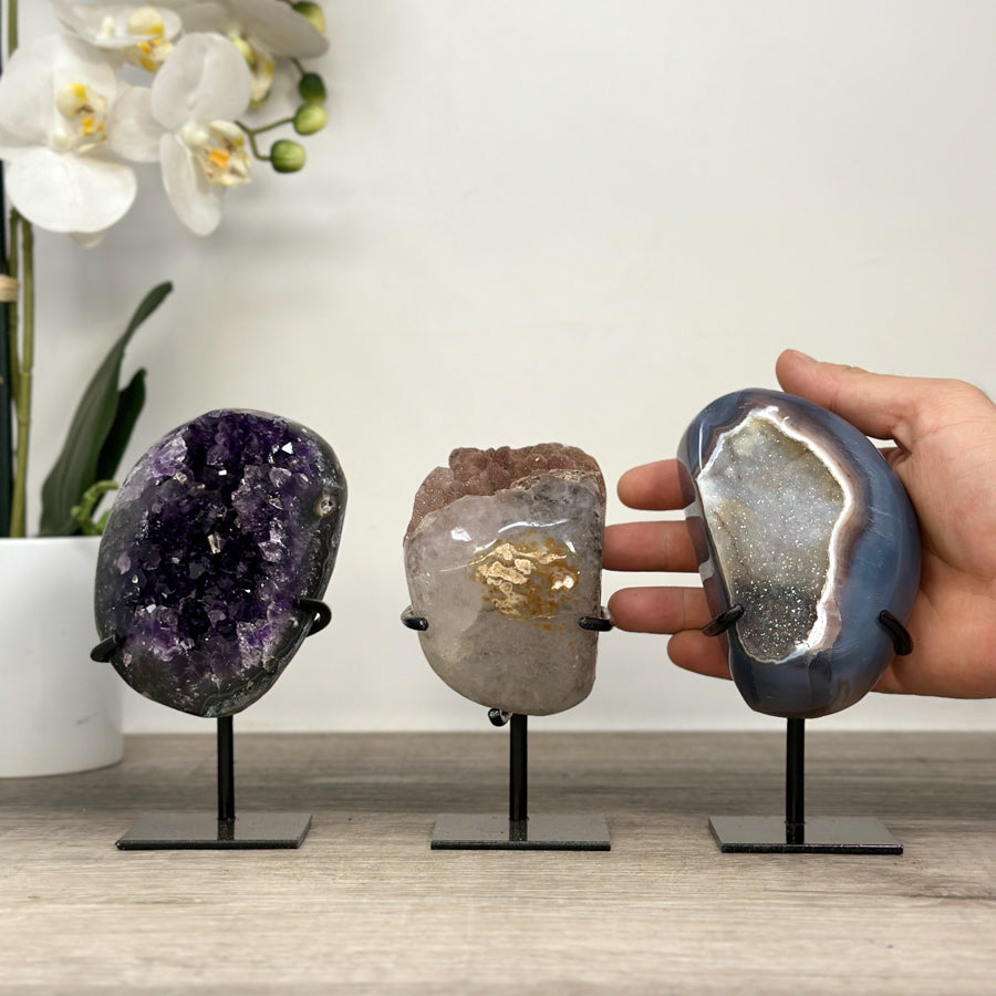 Kristallenskulpturen-Set 6-teilig, mit kristallklaren Mineralflächen und differenzierten Natursteinformationen