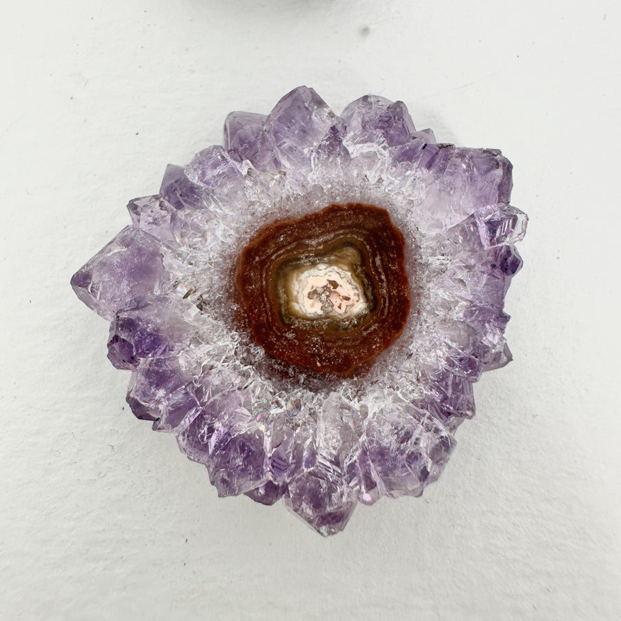 Amethyst-Quarz-Jaspis-Stalaktiten-Scheiben mit kristallreicher Struktur