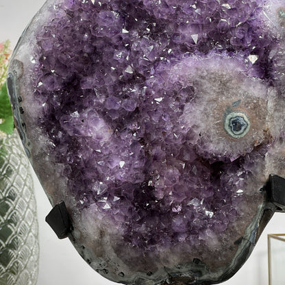 Amethyst-Cluster groß mit harmonisch schimmernder Kristallstruktur