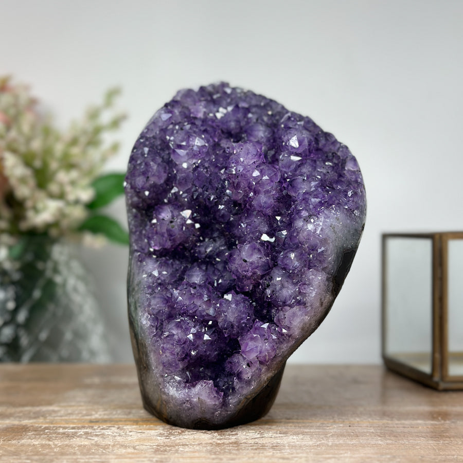 Amethyst-Kathedrale mit aufwendiger, stalaktitischer Kristallbildung