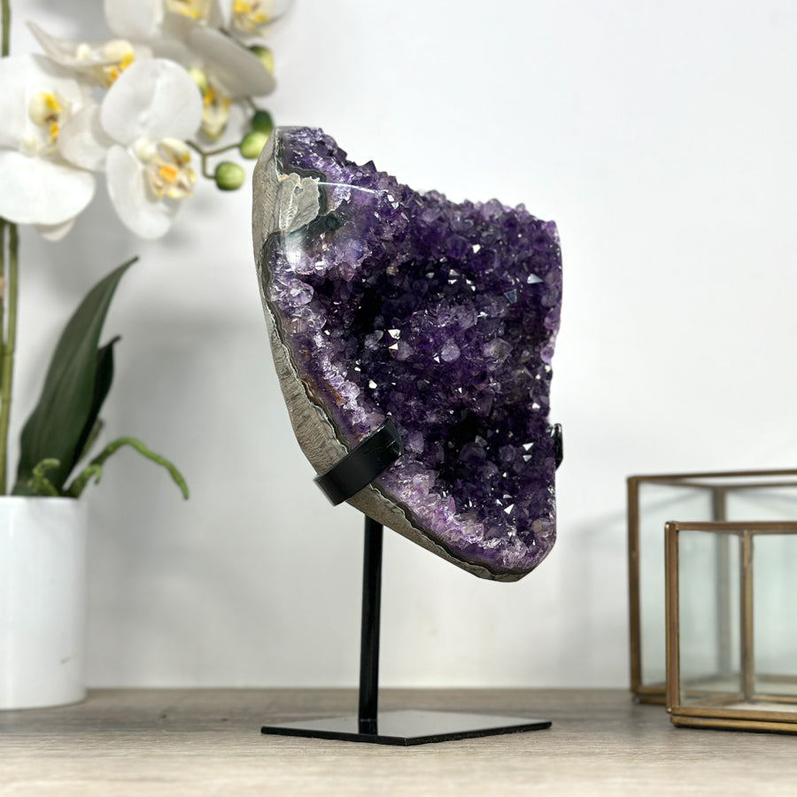 Amethyst-Kristallhöhle mit tief ausgebildeter Innenstruktur