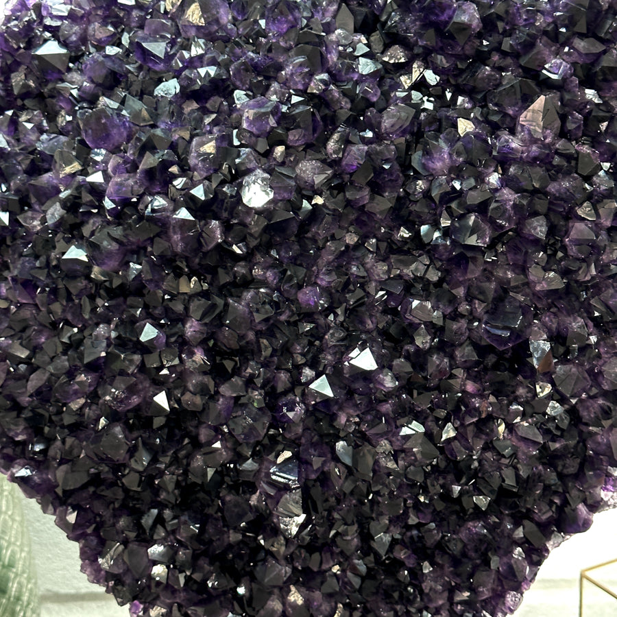 Amethyst-Kristallcluster XL mit massiver Kristalllandschaft, in exklusiver Premiumqualität