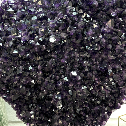 Amethyst-Kristallcluster XL mit massiver Kristalllandschaft, in exklusiver Premiumqualität