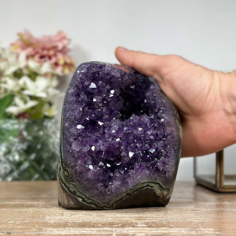 Amethyst-Kathedrale mit großflächiger Kristallkammer, in ausgewählter Spitzenqualität