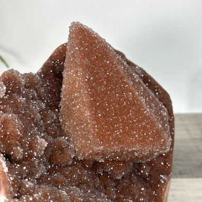 Kalzit-Kristall mit orangefarbener Druzy-Oberfläche und außergewöhnlich feiner kristalliner Struktur