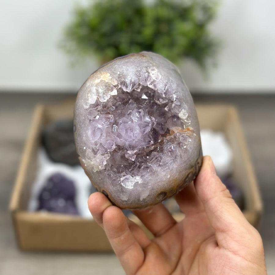 Mineralien-Ensemble mit klarer Formation und feiner Kristallstruktur