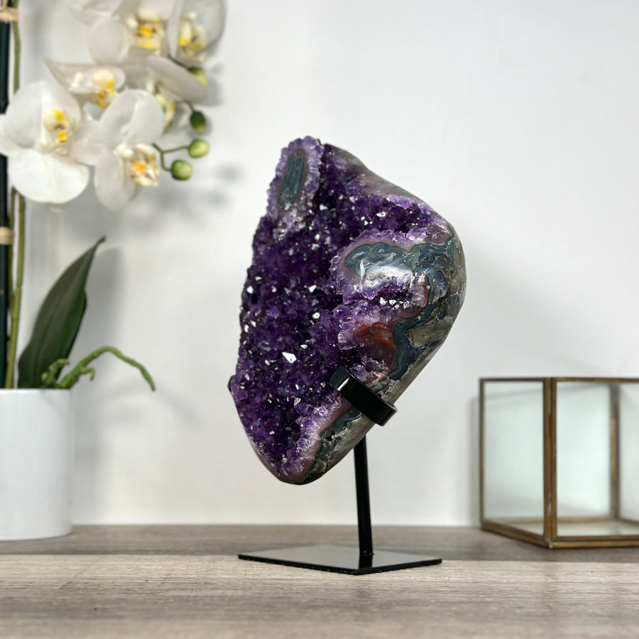 Amethyst-Kristallcluster mit weich verlaufender, violetter Farbstruktur, in hochwertiger Naturqualität